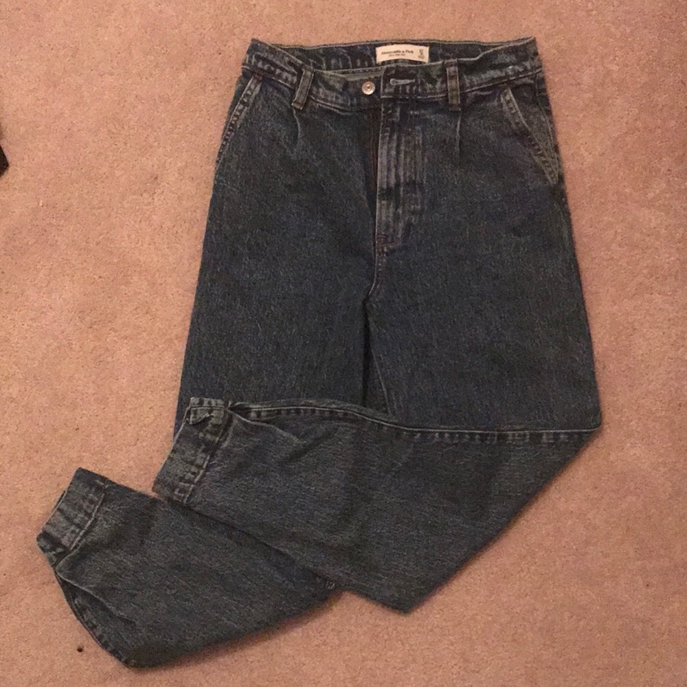 Abercrombie Ultra High Rise Balloon Jean